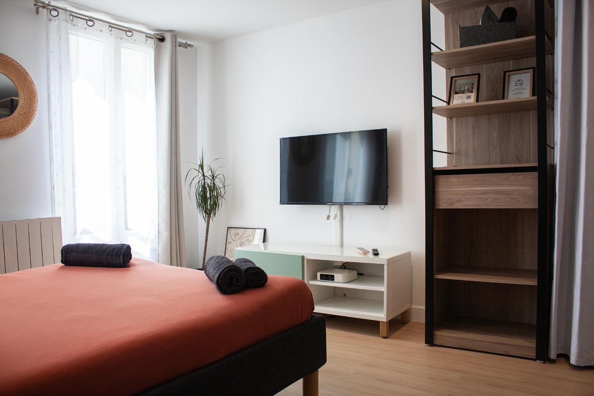 Апартаменты Studio Cosy En Plein Coeur Historique De Понтуаз Экстерьер фото